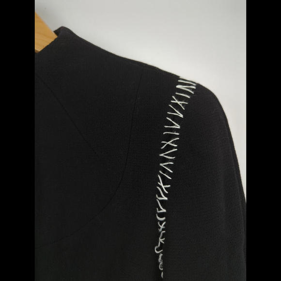 [SOLD] NWT 2004 ALEXANDER MCQUEEN Sz Women IT 40 US 4 Black White Stitch Jacket - Picture 2 of 12